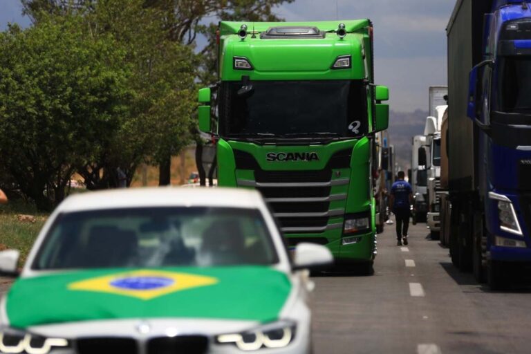 Governo anuncia fiscalização eletrônica de fretes após ameaça de greve dos caminhoneiros governo-anuncia-fiscalizacao-eletronica-de-fretes-apos-ameaca-de-greve-dos-caminhoneiros