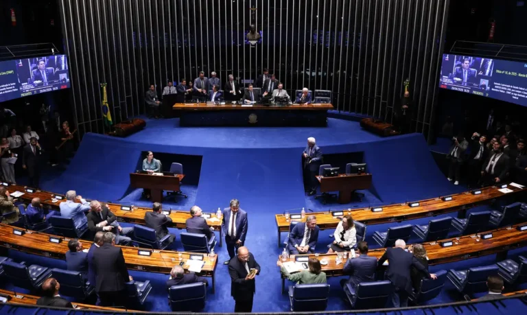 Presidente do Senado trava tramitação de PEC que propõe fim da escala 6×1 presidente-do-senado-trava-tramitacao-de-pec-que-propoe-fim-da-escala-6×1