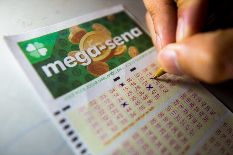 Confira os números da Mega-Sena 3036 sorteados neste domingo (26/7) confira-os-numeros-da-mega-sena-3036-sorteados-neste-domingo-(26/7)