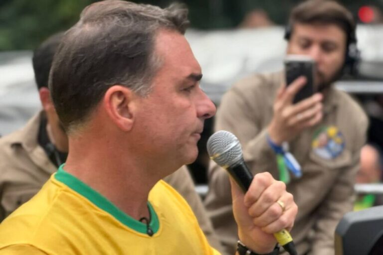 Flávio critica Dino e chama operação sobre Dark Horse de “terceira facada” flavio-critica-dino-e-chama-operacao-sobre-dark-horse-de-“terceira-facada”